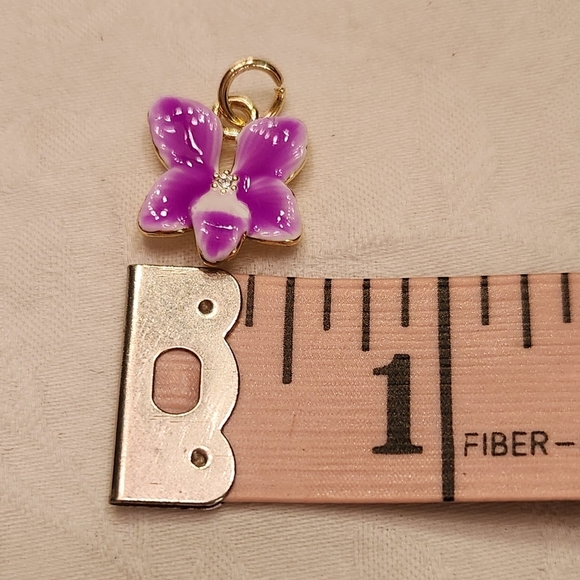 Mini Flower Charm Pendant - Picture 3 of 4